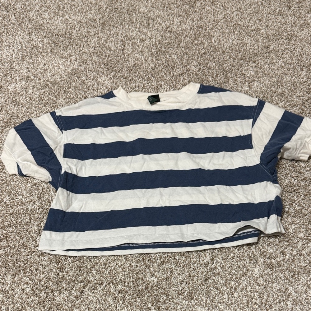Woman’s striped cropped t shirt